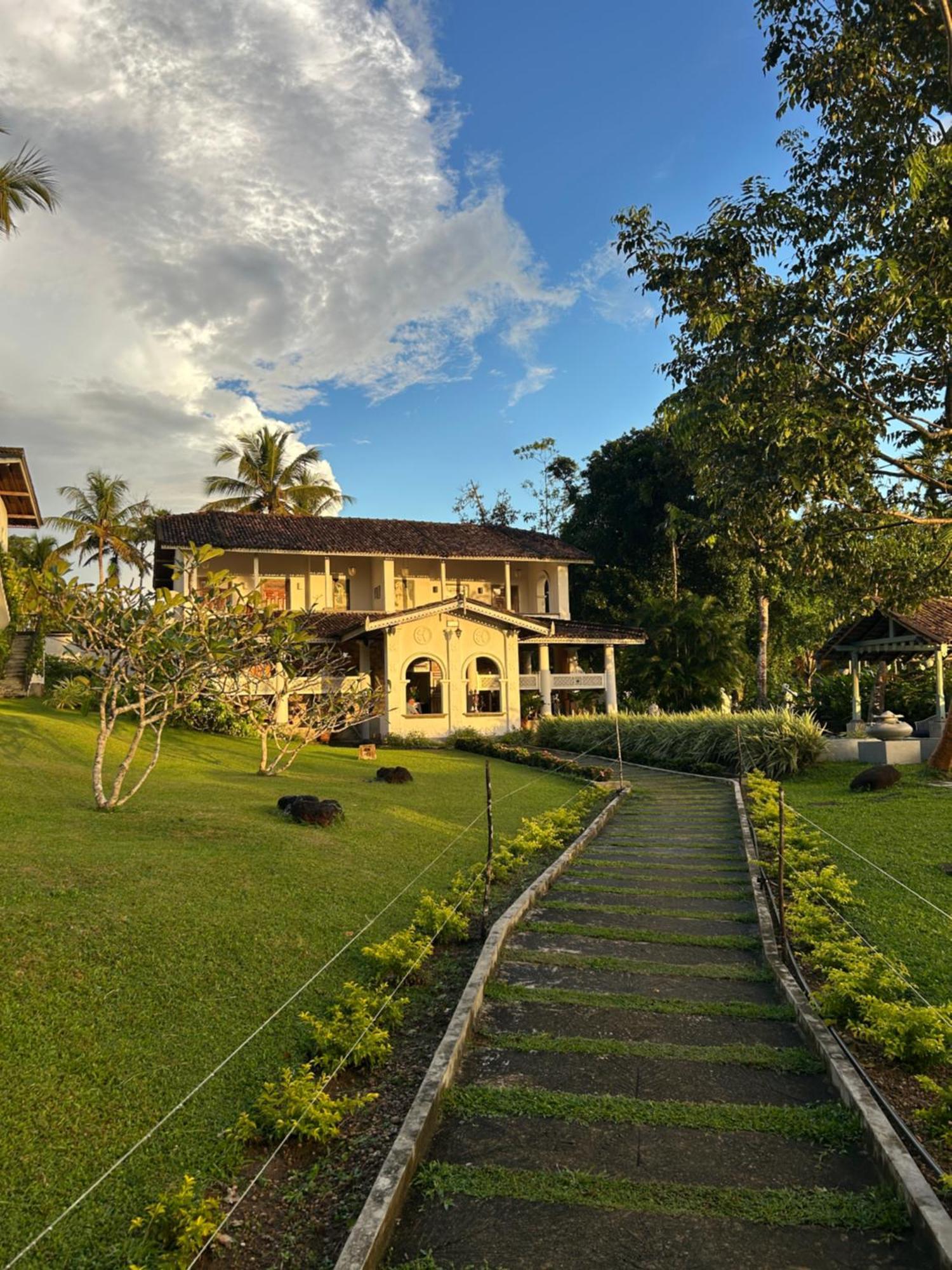 Villa Kubura Hikkaduwa Exterior photo